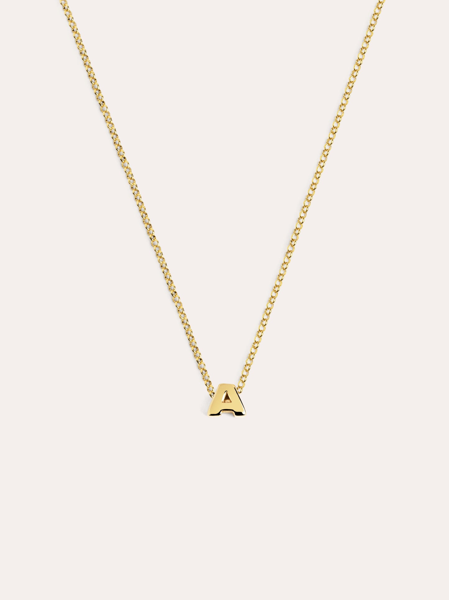 Gouden ketting met gepersonaliseerd initiaal
