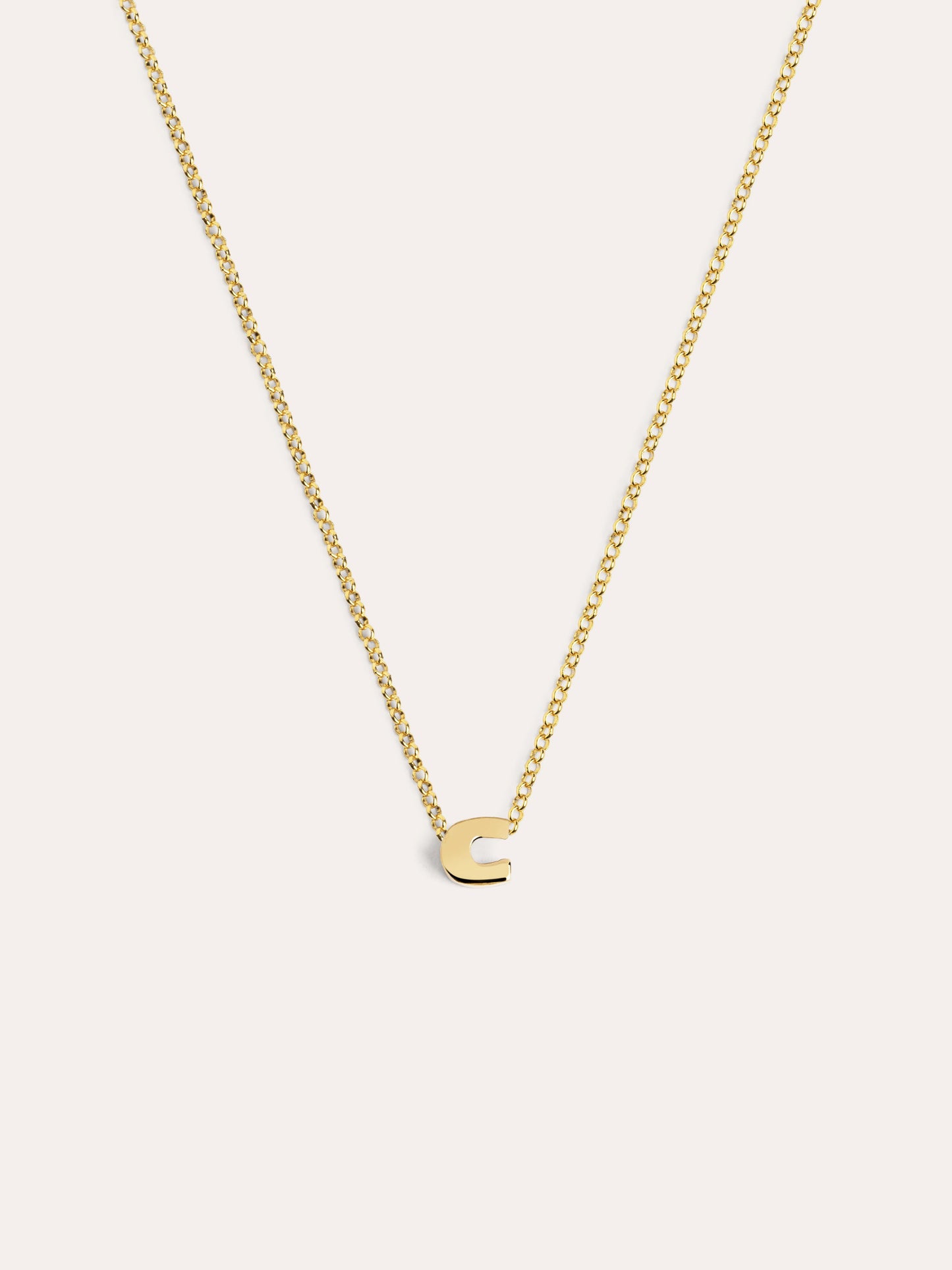 Gouden ketting met gepersonaliseerd initiaal
