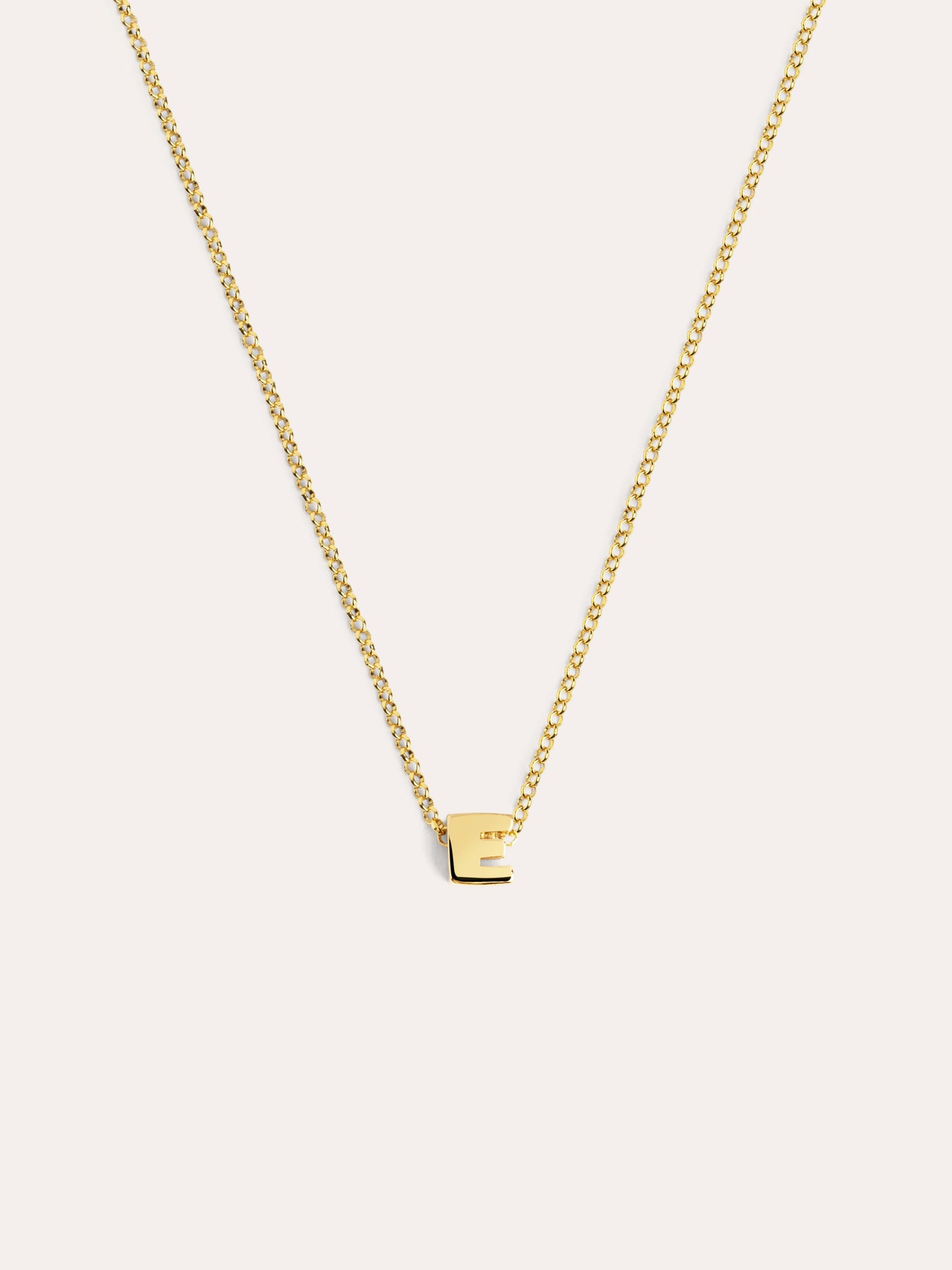 Gouden ketting met gepersonaliseerd initiaal